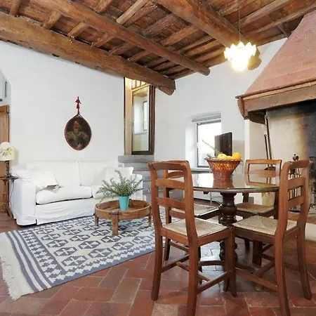 Sleeps 4 Pool Wifi Apartment
