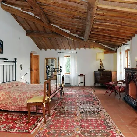 Sleeps 4 Pool Wifi Calzaiolo