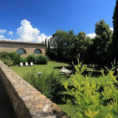 Sleeps 4 Pool Wifi Apartment