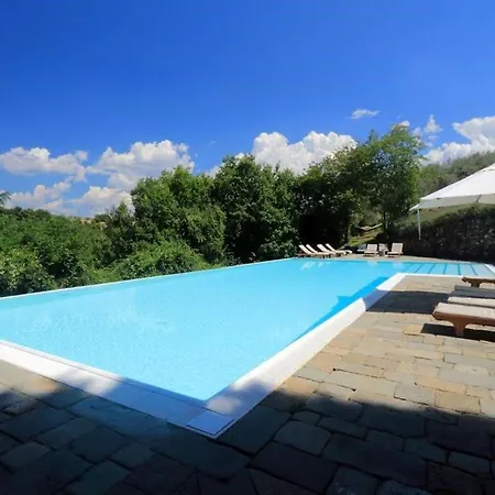 Sleeps 4 Pool Wifi Apartment