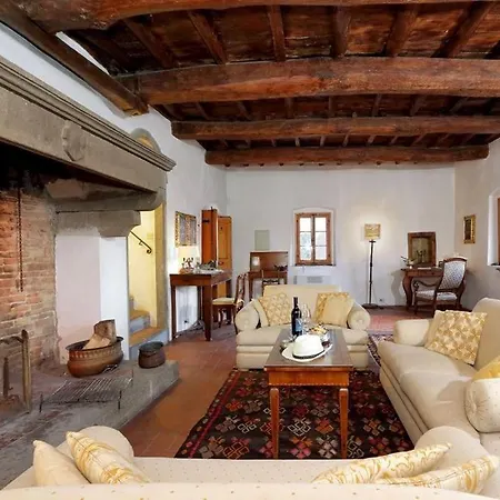 Sleeps 4 Pool Wifi Apartment