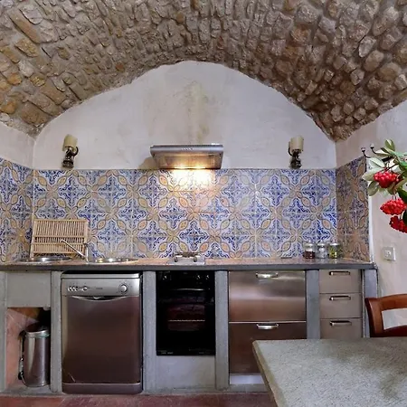 Sleeps 4 Pool Wifi Calzaiolo